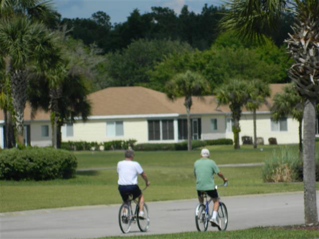 Street scene with 2 people riding bikes