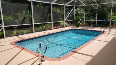 pool under screen cage